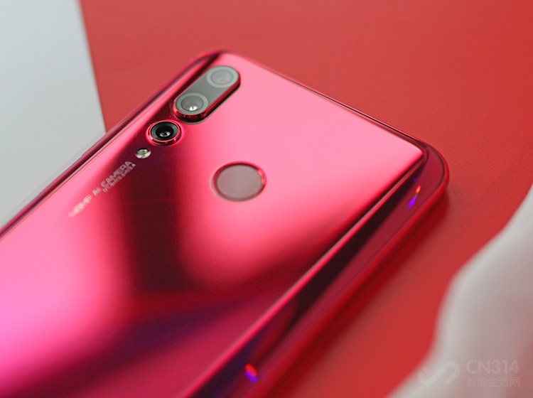   ����ͷ��Ϯ��֮ǰnovaϵ�е������Ų�����׼ȷ��˵�����Ų���ʽ�����ž�ͷ�ֱ���4800��������ͷ��200��������ͷ��1600�򳬹������ͷ��������CMOSΪ1/2��Ĵ�ߴ紫���������f1.8�Ĵ��Ȧ�Լ�6P��ͷ����ҹ��ʱ���׳������ʵĳ�Ƭ��