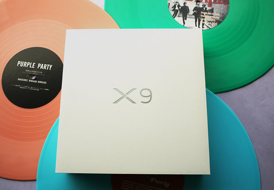 ��Ϊvivo X7�ĺ�����Ʒ��vivo X9������ǰ��������ĵ���ɫ���ڱ����ѵ�����Ҳ����������������Ҫ����X9������ǰ��˫����ͷ��ơ�������������ͷ���ظߴ�2000�򣬾��������ͷ����Ҳ�ߴ�800���û����������ĳ�Ч�����õ��黯�����ա�����ɫ�İ�װ��Ƹ����������˵�Ʒλ��