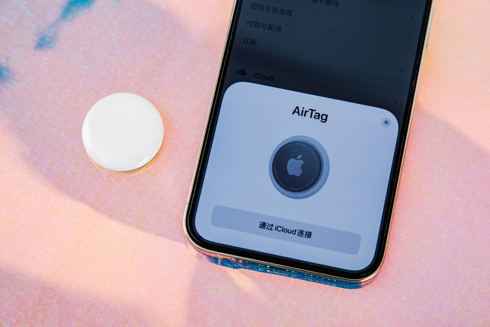   AirTagַǳ򵥣زеľԵƬε豸ͨ缤ֻҪᴥһiPhoneֻͻ⵽ AirTag ĴڣһԵĿǰAirTagiPhoneϵͳ汾ǿҪҪµiOS 14.5