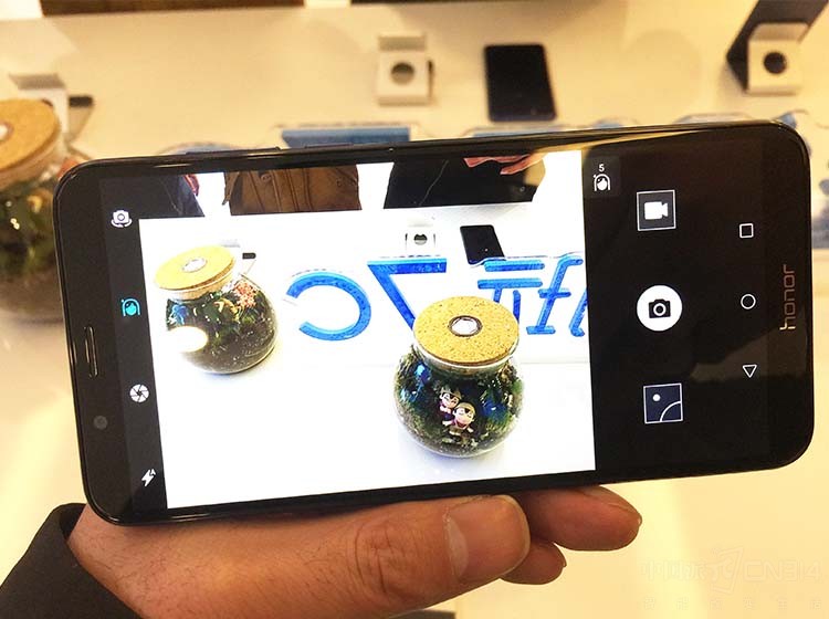 ǰ��800�����ص�������ģ�������һ��ǰ�ò���ƣ�֧�ֹ��ߵĶ൵���ڣ��ܹ�Ϊ��Ҵ������õ��������顣