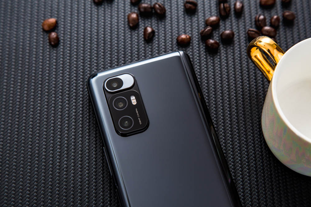 MIX FOLD С���۵����������㣺�����Ǻ�Redmi Note 9 Proͬ�������HM2��1.08�����أ�800�����س�����ͷ��Һ�徵ͷ���䴴��֮�������ÿ�������Һ�������ͳ��ѧ��Ƭ��ʵ���˽���ͽ���ı仯��һ�ž�ͷ����ͬʱʵ�ֳ�����΢�����ֹ��ܣ�֧��3cm΢�ࡢ3����ѧ�佹��30�����ֱ佹������Ǿ�ͷ1300�����أ�123��ȡ����Χ��