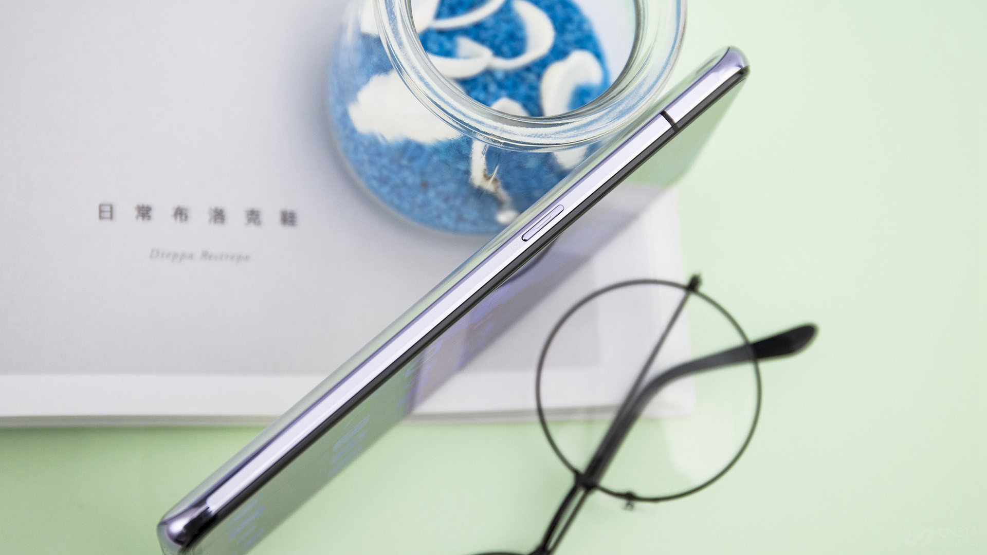 �ֻ��Ĵ������ϲ������������ǵ�Exynos 980����ͬ����һ��֧��NSA�Լ�SA˫ģ��5G SoC����������5G�����ķ���������SoC�ɴ���Ƚ�ʡ����������ڹ��ĺ�ɢ������ϻ��и�������ƣ�Ҳ����˵X30 Pro��4350mAh���غ�33W�Ŀ���и��������֮�ء�