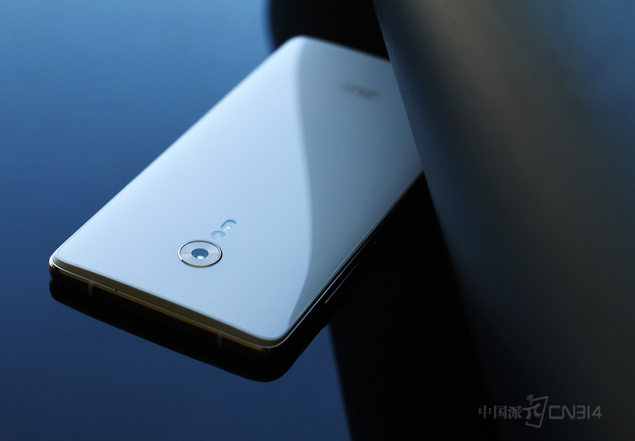 ���⣬������ƻ������ڱ������п�֮������һ������ṹ��ƣ����ֻ���������̣�Ҳ�ܰѱ������߲ؽ�ȥ��