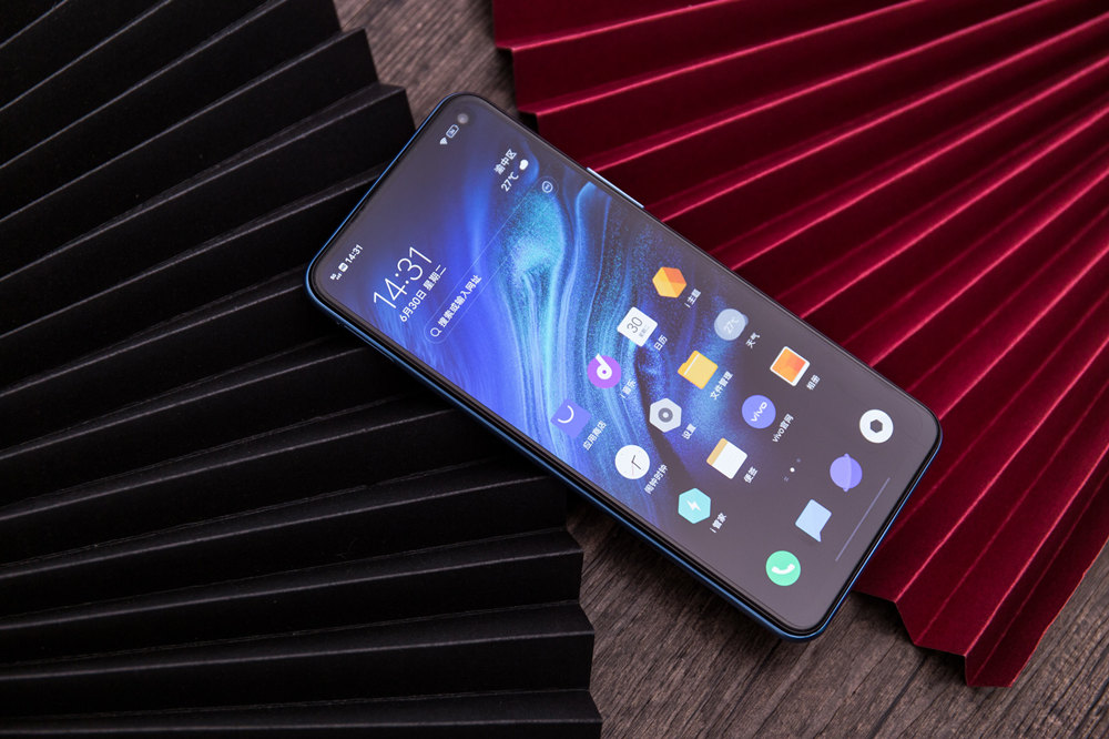 ÷棬iQOO Z1xһжUͨ765G7nm EUVƳ̹մƵߴ2.4GHzCortex-A76 ģ빦ġ