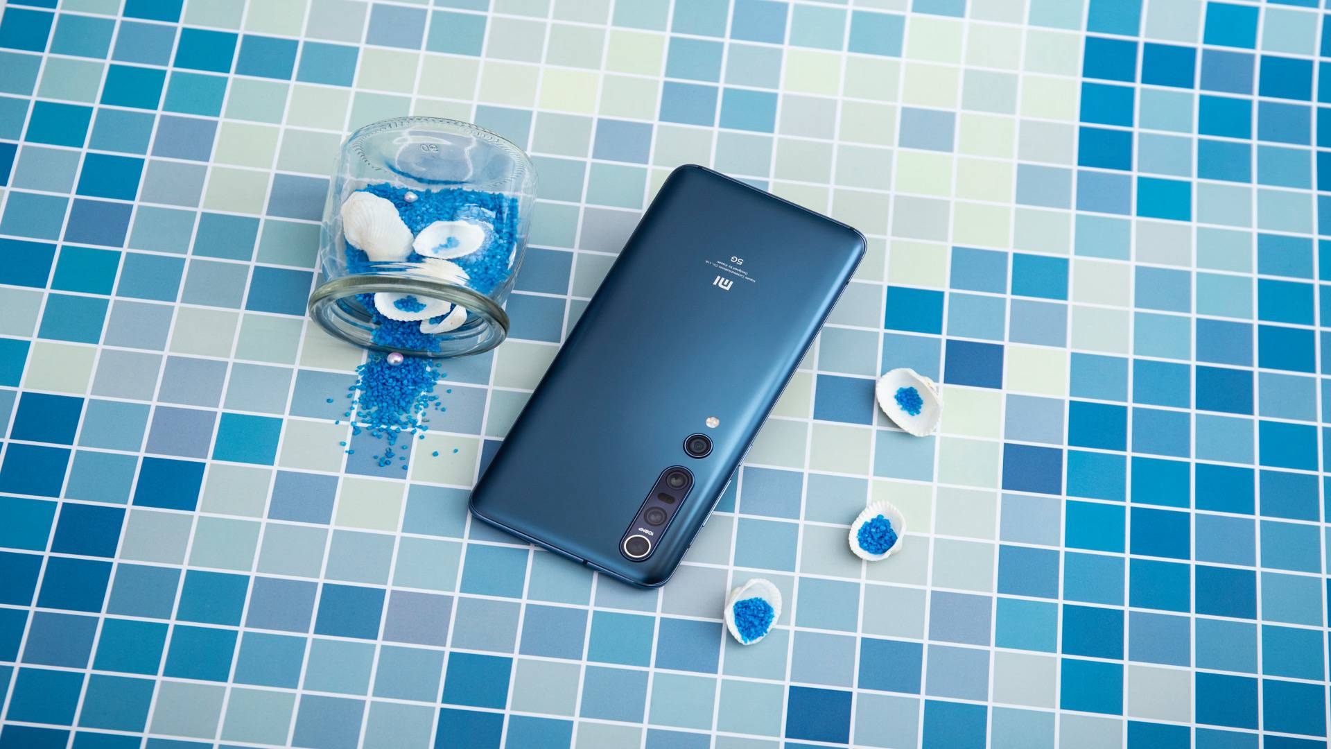 ��������Ĳ��ʷ��棬С��10 Pro������AGĥɰ�����Ĳ��ʣ����ָ�����˵��ʹ�����ֲ������ô��б�ø��ӵ�ϸ�壬��������и�С���ڴ˻����ϻ������˲��������ȣ�������Ч�Ľ���մָ�����������˵��ǿ��֢���ߵĸ����ˡ�