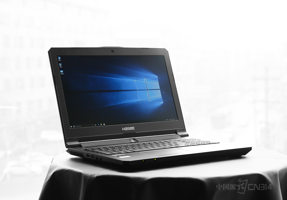 ��Ϊһ��15.6Ӣ���1080p�������ܸ����Ǵ�����ֱ�۵ĳ�ɫ��Ϸ�������顣