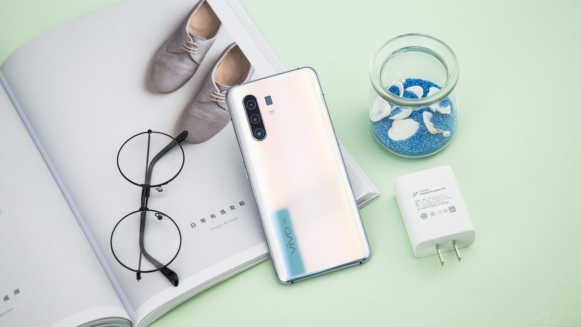 ��������ģ��ȽϺ�����1300������Ǳ��ʽ��������ͷ+6400����������+3200����������+800�����س���Ǿ�ͷ���淨һ����ȱ���������1300�����صĳ�������ͷ��Ϊ��Ǳ����Ƶ�Ե�ʣ������ܹ�ʵ�ָߴ�60��������佹���������ֳ���ʾ�ġ���ɽ����Ӧ�û��в����˼ǵá�