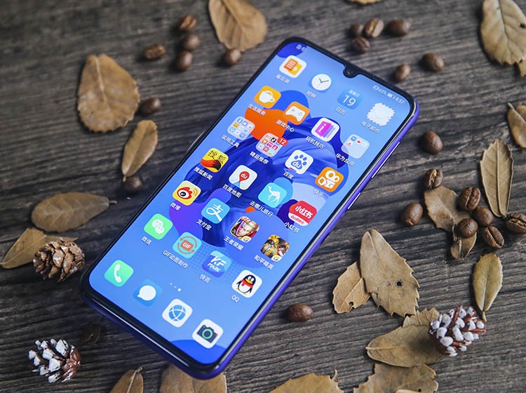 ��Ϊnova5 Pro��һ���ۺϱ��ֱȽ�ȫ��Ļ��ͣ��������ȥ��novaϵ���ֻ�ֻ���������ĺ�ʱ����ֵ�������ܹ����㵱�������˶෽���ʹ�����������Ҳ��������ǧ���������ֵ�ԭ��ɣ�