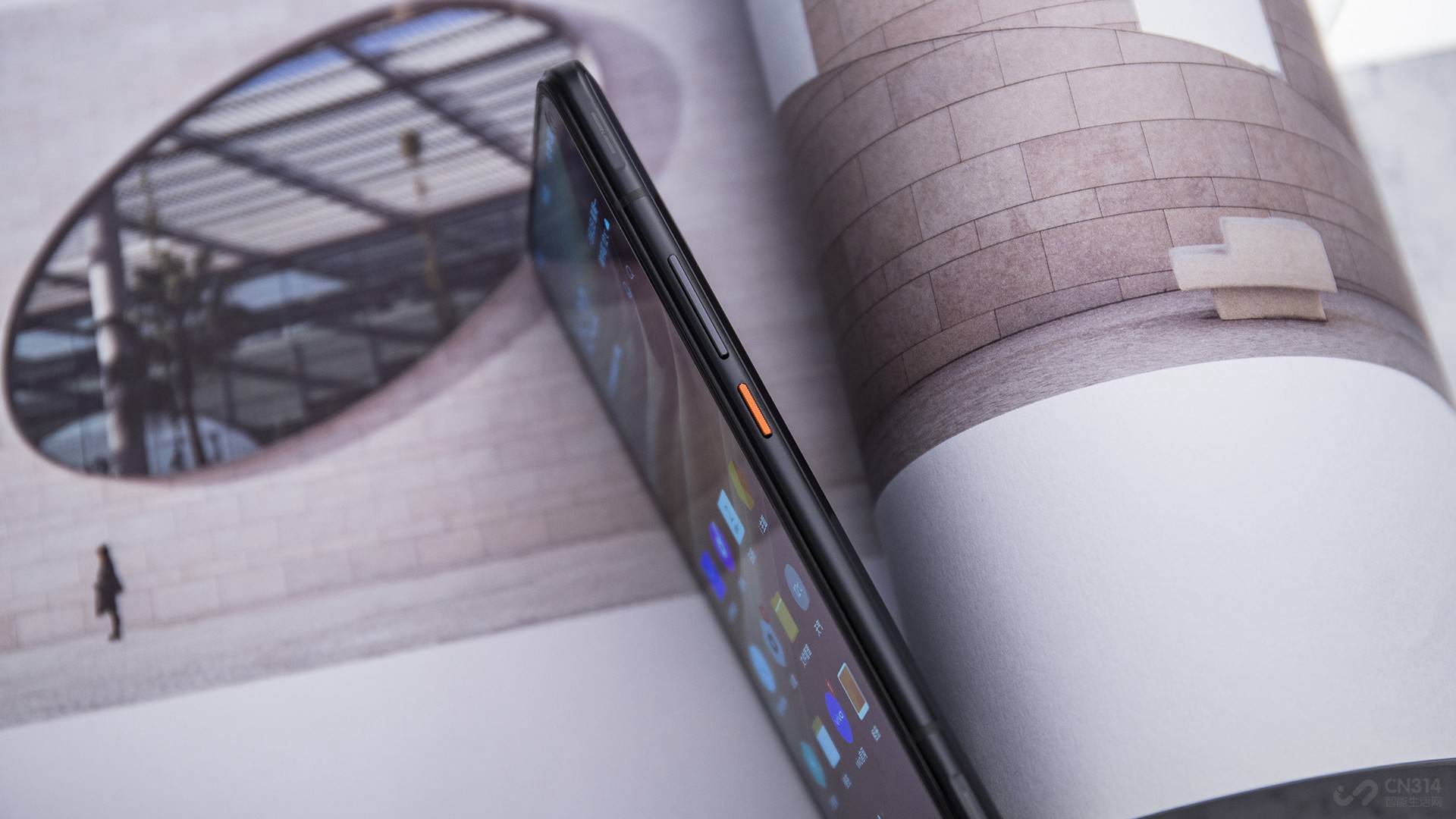 Monster Touchѹ�а�������iQOO��һ���־���˴�iQOO 3�Դ����������Ż�����ӵ�и����ĸ�Ӧ�������ø����ϵ���ָ���������һ�������ȶ��ԡ��ڳԼ���Ϸ�У�iQOO 3��Monster Touchѹ�а�������ͬ�ƻ�L/R����Ĵ��ڣ��ɰ����û������ָ������