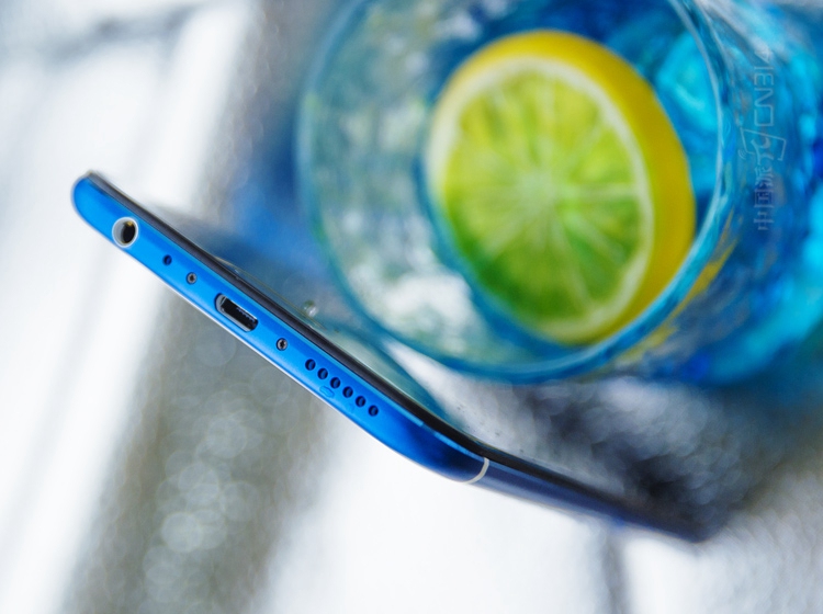 �����ײ����ɱ����˳�����ƣ�������3.5mm�����ӿڡ�