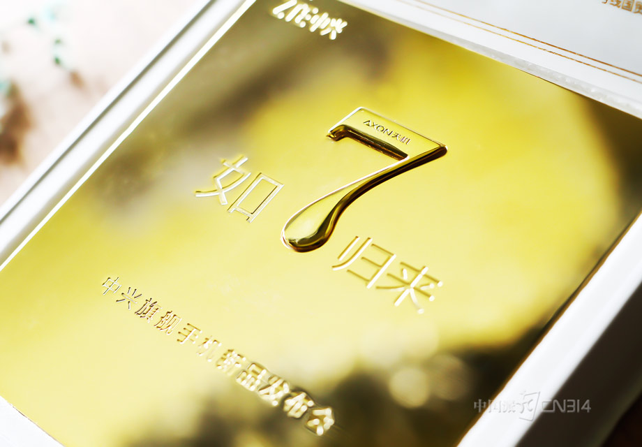 �������棬���Ų���������Ϣ��ʾ���û�������Android 6.0.1ϵͳ����������820���������ڴ�����4GB RAM+64GB ROM���ڽ�ǰ800W��2000W����ͷ����ϣ�֧��4Gȫ��ͨ������3140mAh��ء��ǳ�ֵ���ڴ���