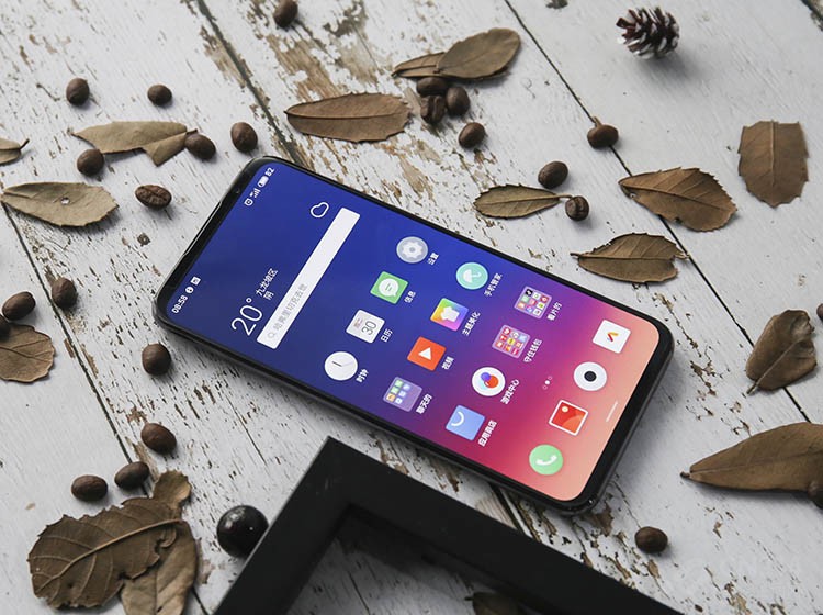 ��Ļ�Ǵ˴�����16s�������ص㣬�û�������һ��18.6:9������OLED�������ֱ��ʴ�2232x1080p����ʾЧ������ϸ�壬ɫ��Ҳ������ʵ����������˼��������˵���33%���к����⣬���һ�������DC���⣬����Ƶ����������ɵ�ƣ�͡�