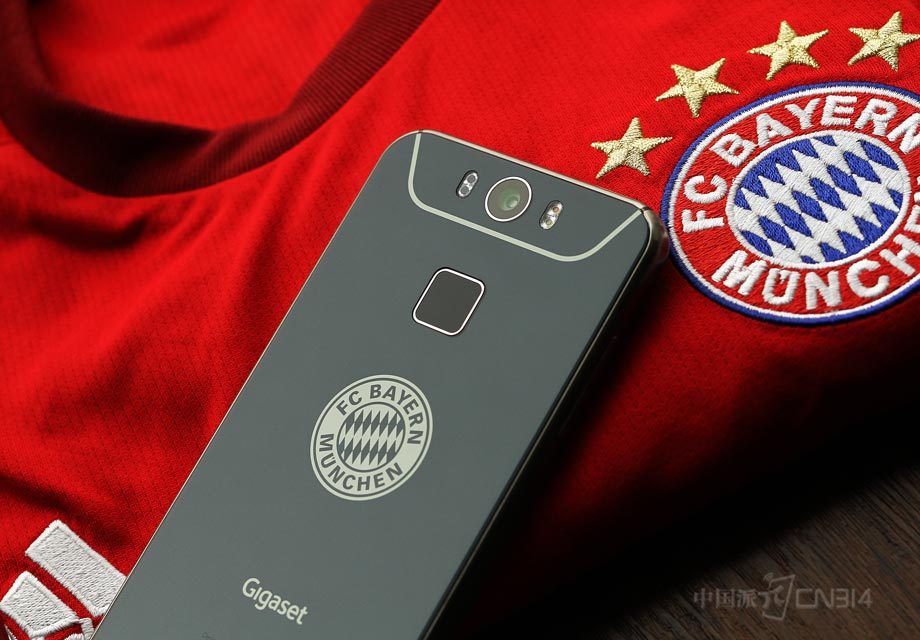 �����Ϸ����������һ��1600����������ͷ���·������ָ��ʶ��ģ��Ͱ���ר��Logo��