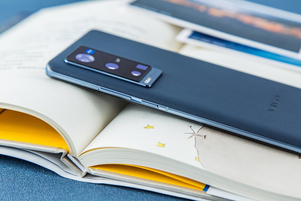 Ӱϵͳvivo״ǣֲ˾˾ȽķĤӦֻϣʱߵ͸ʣͬʱͨȽʽ黯ģͷֲʽתX60 Pro+BiotarͷĽͱԵλתЧ