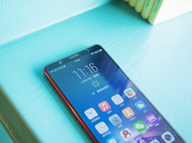 �������18:9������ȫ������ƣ���ռ�ȸߴ�85.3%��6.01Ӣ����Ļ����������Ұ�����˸��������Ӿ����顣