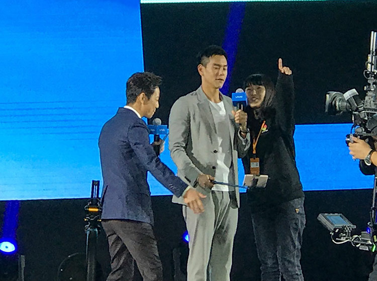 �������ĵĳ齱���ڣ�������ͨ��vivoX20��ͨ����λ�ֳ����˹��ڵĵ绰����λ���˵Ĺ���������α������̡������˺�����Ӱ������