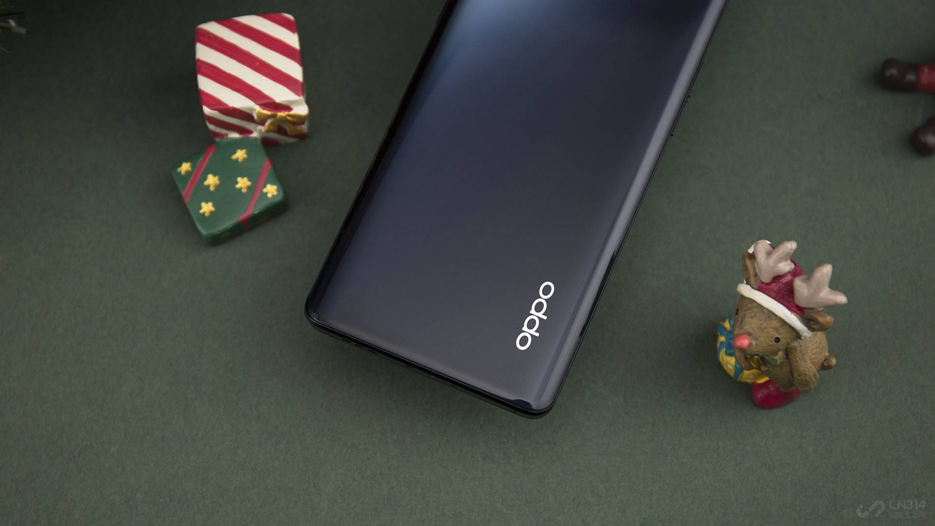 ��Ȼ��Reno3 Pro����������ģ�鱳���Ǹ��������Ƶ�淨����Ƶ����˫��������¼Soloop����Ƶ�����黯/���ա��佹��Ƶ����ȵȣ��������������Ƶʱ��Ҳ�����������ǡ�ͬʱ������������Ҳ֧��5����Ϲ�ѧ�佹�������ܹ��ĵø�Զ��