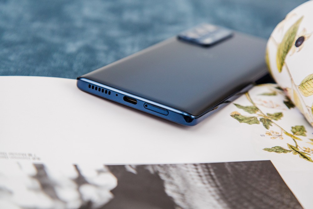 ͬʱ800صǱʽͷжʽOISѧЧֶ֧5ѧ佹ܵ50佹˸ûǿԶ1600صĳǾͷЧﵽ13mmӽǸǴﵽ˾˵121㣬־𺳵ĳƬ