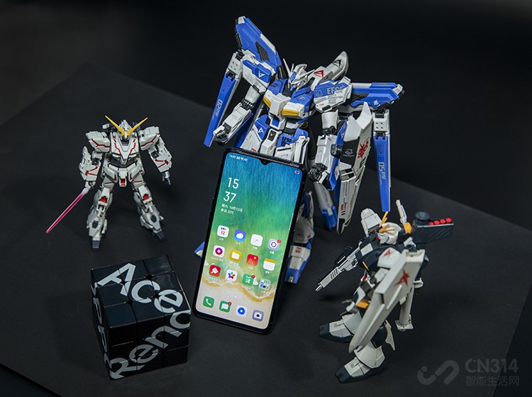 ������ʾ��65W�����Ŷ����30���ӳ���Reno Ace��4000mAh��أ���5���ӵ�ʱ����ܴ�1%�䵽25%���ң�����Reno Ace�����Sloganһ�������5���ӣ�������Сʱ����ͨ����Сʱ��������Сʱ����OPPO�Կ�似�����β����׷��