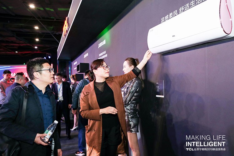 U-�����ܿյ����Դ��µġ������˯����������������Ϊ��Ҫ���ܣ��ܸ�֪���ߡ��¶ȡ�ʪ�ȣ�Ϊ�����ṩ���˵ļҾӻ�������������˯���顣���⣬U-����һ̨�����ܻ����յ����ܺ�Զ��һ����Ч���ұ�׼���ϳ����Ƶ�յ��ĵ�������Լ10%-20%��