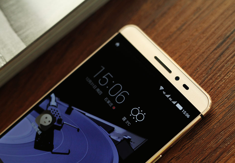 �����Ϸ�����������ǰ������ͷ����Ӧ������һ���ſ����������ĥ�ǳ�Բ�󣬱߽Ǵ����׹�Ҳ�ǳ�����Ȼ��