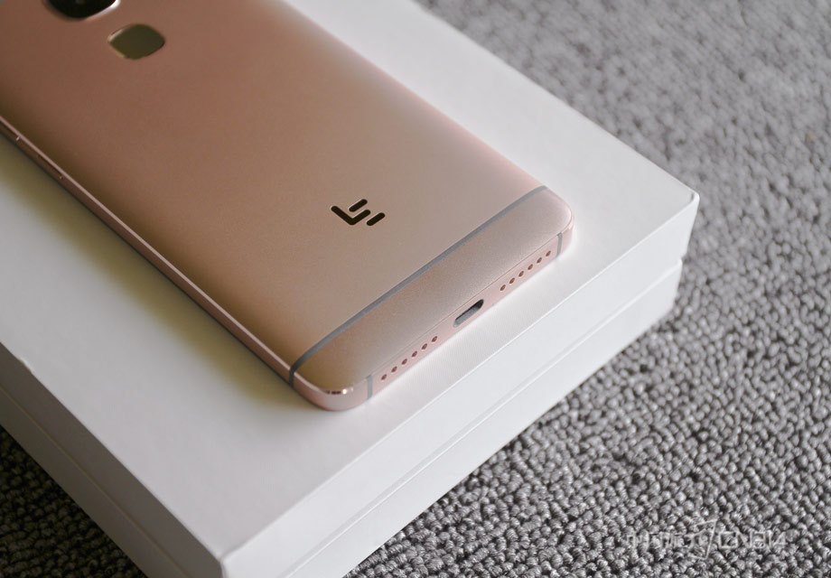 �����·�����һ��������Logo��������װ�Σ�˿��������׸��