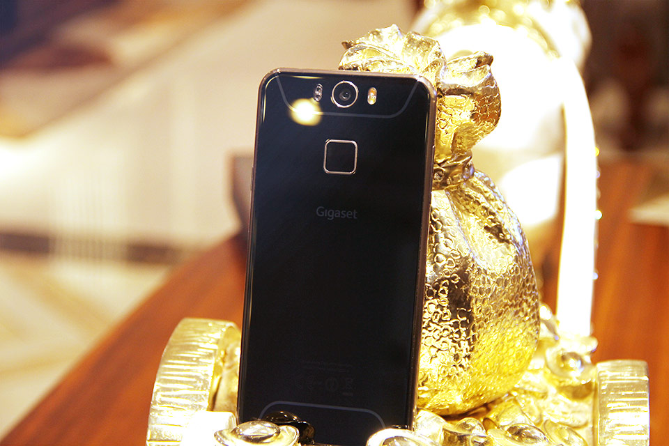 ����ͬ�������˺�ɫΪ��ɫ����