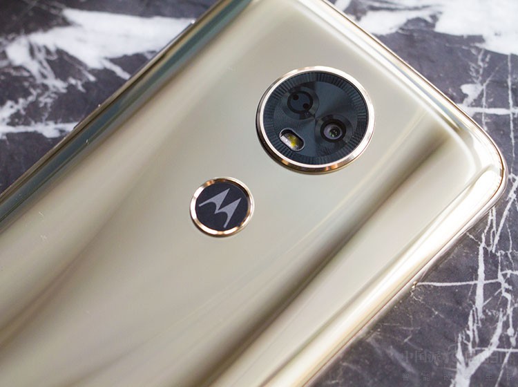 ���շ��棬�ֻ�����1200����������ͷ��֧��TOF������Խ���+PDAF����λ����Զ��Խ�������֧����ʱ��Ӱ��HDR��רҵģʽ��ȫ�����ա��������ȹ��ܣ������ĳ�����Ƭ��