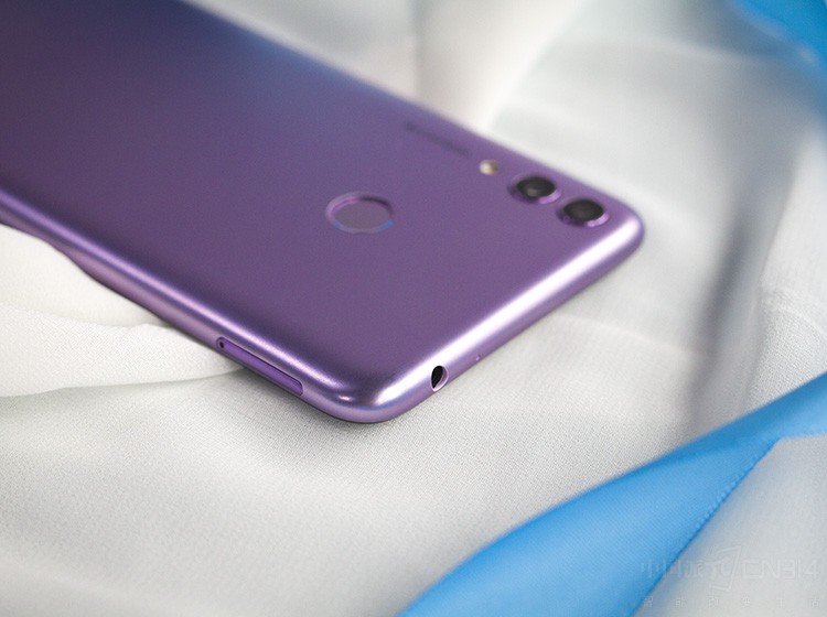 阳光下的星河 千元续航强机荣耀8C美图赏