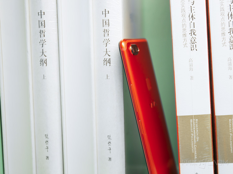 vivo X20���������Ƚ�75mm��������ǲ�����3D��΢��������������û������ᱡ���ָ�Ҳ�൱���ʡ�