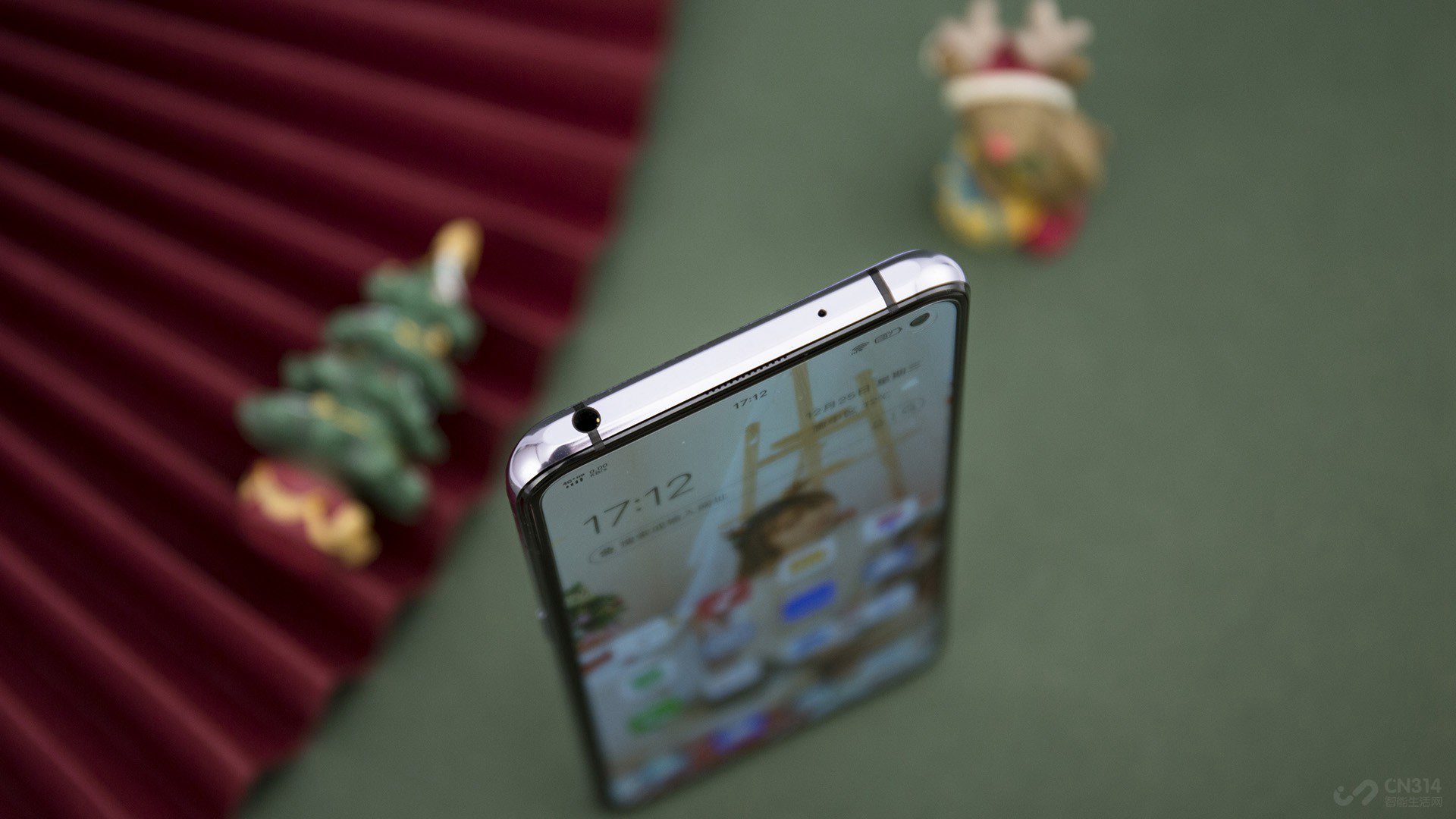 ������䷽�棬ʹ�õ���4350mAh����+33W vivo FlashCharge�Ļƽ���ϣ�����ĵ������+����ĳ���ٶȣ�������������õ����󡣴��⣬X30 Pro���䱸��ȫ����NFC���Ž������������㡣