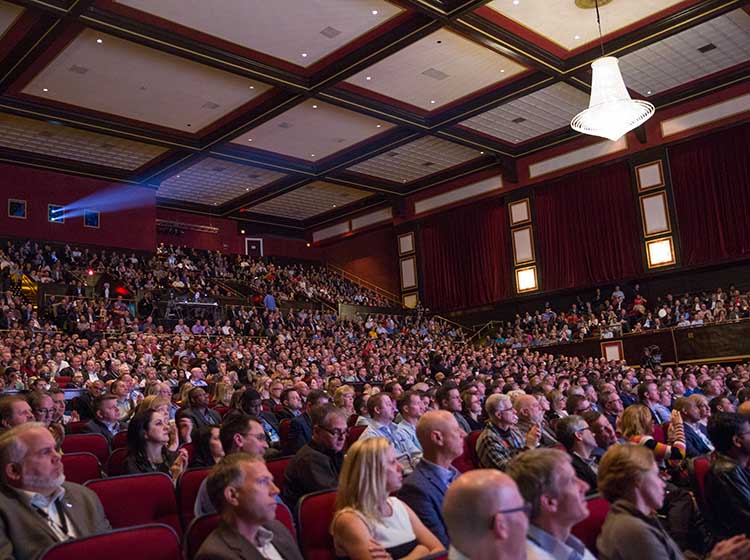 ȫ��CEO��Ԫ������Ҫ���뵽��Ұ�ޡ���ķ�չģʽ���������ܷ��ӳ�����Ǳ�������г�����ս���ޣ���ʦ���������һ��һ�ȵ�ʢ�£��������������Ҽ���������