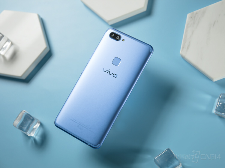 ��ͨ����660��������vivo Game Engine��Ϸ���棬4GB+64GB�ڴ棬3245mAh��ء�����AK4376A HiFiоƬ�����ö���֤�˳�ɫ���û����顣��������������Ԫ�ء�