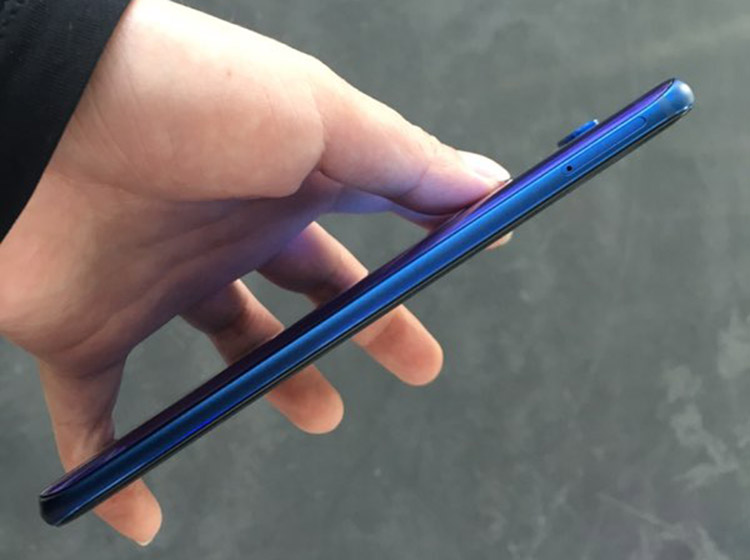 �ֻ��п򲿷�Ϊ�������ʣ����ڲ��õ������沣���Ľǻ��ȵ���ȴ�ĥ�����Կ�����ʮ���˱������ࡣ