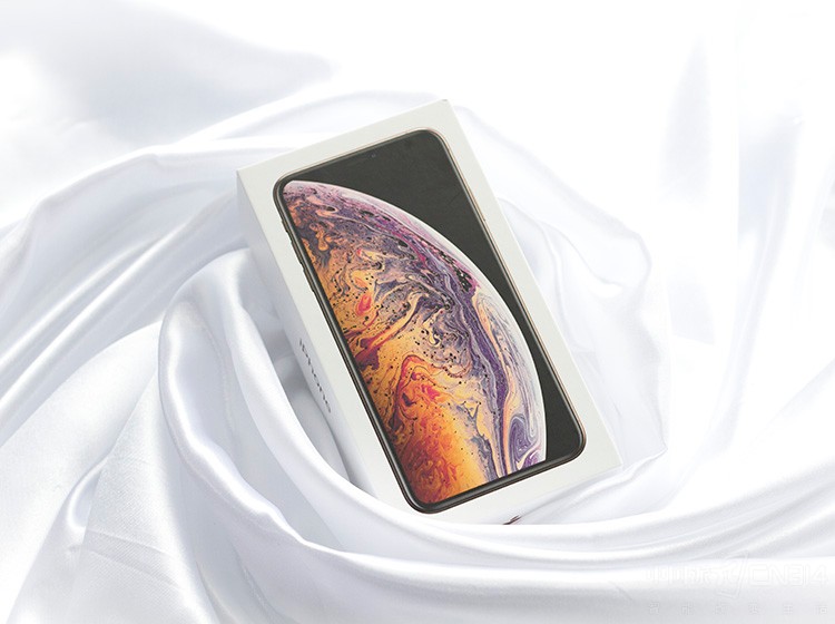 9��13�գ�ƻ����ʽ����������Ŀ��iPhone XS��XR��XS Max������iPhone������iPhone X��ƣ�Ӳ��ӭ��ȫ�����������Ľ�Ϊ��Ҵ���iPhone XS Max���ͼ�ͣ����һ������һ�¡�