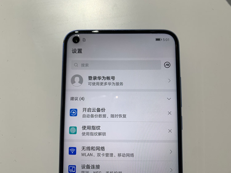   ǰ������ͷ�ϣ���ҫV20����2500����������IMX576��F2.0��Ȧ���������ؾۺϼ���֡�ϳɼ�������⻹���������ն����ò��ġ��ڲ�ͬ���߻���������AI�������ܲ��⣬��ʱ������������������ա�