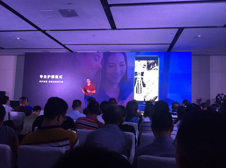 ��ҫV9 play���������5.2Ӣ�������Ļ��ӵ��רҵ�Ļ���ģʽ����úã�ͬ���ǻ���Ľ�����