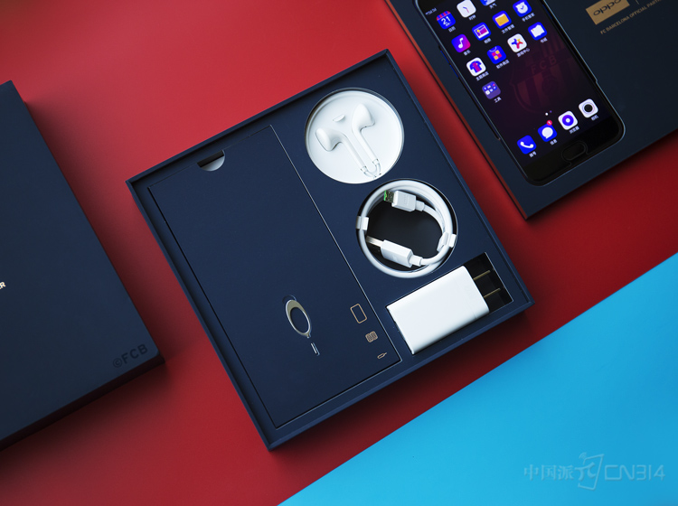 ��ǰ������ȣ�R11��������������ʦ������ʱ�����ԣ����а��������״����ֻ���ʵ���˴�����ĺ���ײɫ��ơ�