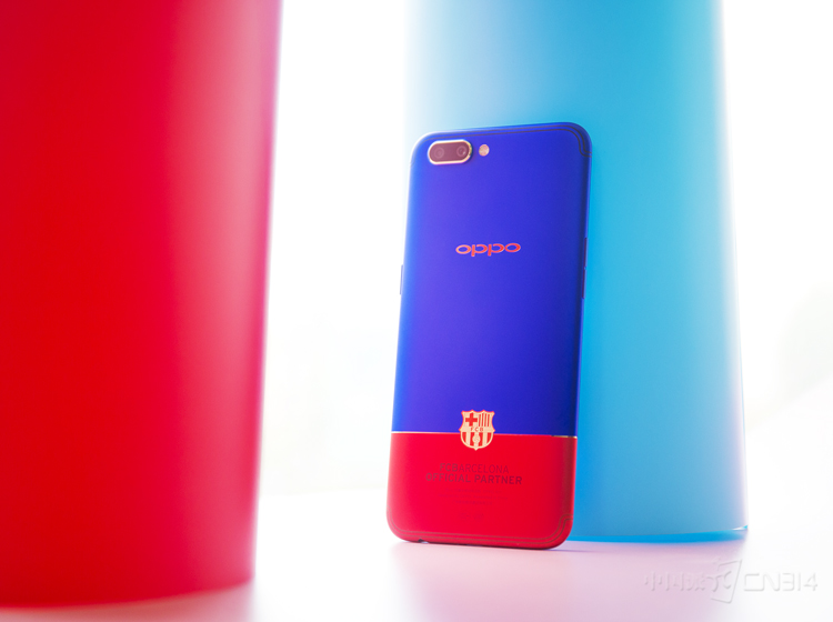 OPPO R11�������ư���OPPO R11һ�£����þ�ͷΪ��ö���̽����侵ͷ����������ͷΪ1600�����ع�Ǿ�ͷ����ȦF1.7������ͷΪ2000�����صĳ�����ͷ��