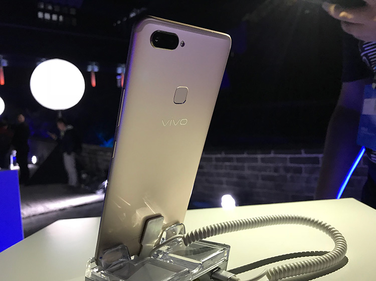 vivo X20����չʾ����Ƽ�Լ������Ҳʲô�⻬��Ӧ�û��в����Ĵ��С�