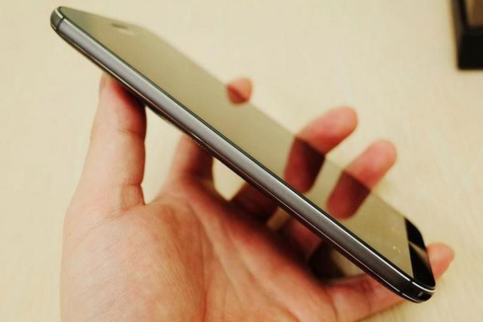 ��˶ZenFone Zoom�����û�а������������ʴ���������ʸУ�����������Ȼ���Ż��ź�