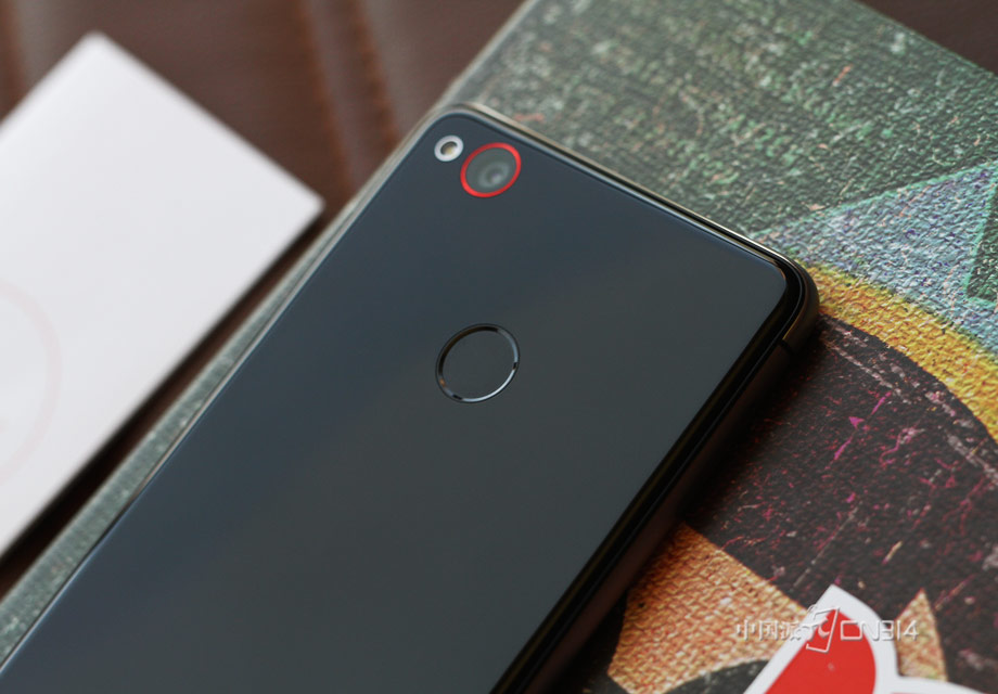 不折不扣的小屏典范!努比亚Z11mini图赏