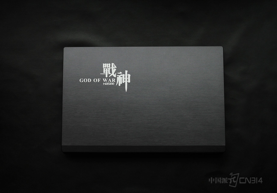 ����ս��K660D��Ϸ����Ҫ����������Ϸ���Ⱥ�壬4699Ԫ�ۼ۴������г����������Զ���������Ԥ�㲻�Ǻܳ�ֵ���������˵��ս��K660E������Ϊ��ѡ���ǡ�