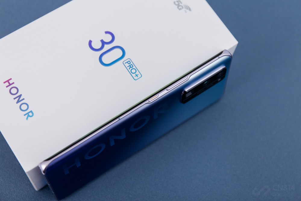 淨ͳͷ콢ֻı䣬ҫ30 Pro+䱸50X佹ĳͷһڳεʱ򣬾¸Զķ羰