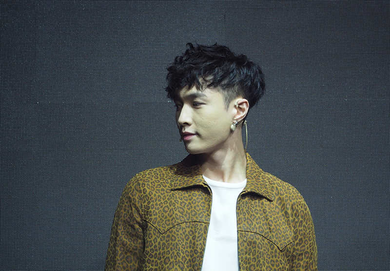 ��������Ϊ��Ϊnova�Ĵ����˳����ڷ�������ֳ���˲������ȫ��Ů��˿�������᳡˲����������Ƶĺ���