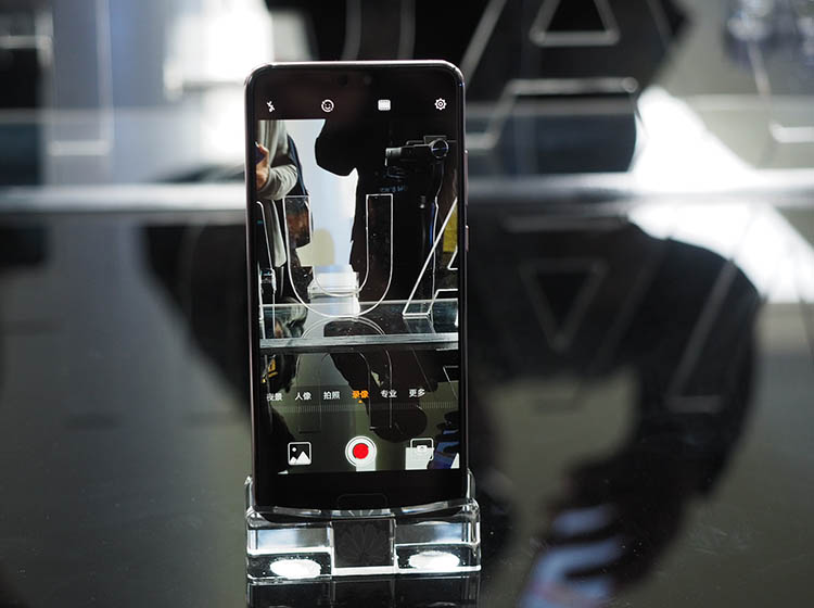 ��DxOMark���ջ���������ʾ����ΪP20 Pro������109�ĳ������ֻ���������S9 Plus��iPhoen X������˵��Ŀǰ�ֻ��г�����Ӱ�������޿����޵Ļ����ˡ�