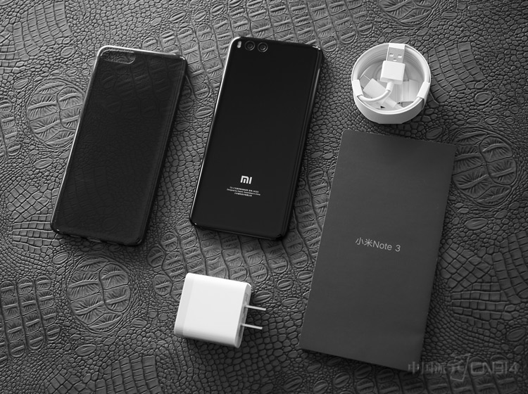 �򿪰�װ�У�С��Note3�������ֻ������ǡ�USB���¡��������˵����ȵȣ�һ����С���ֻ�ԭ�������ӡ�