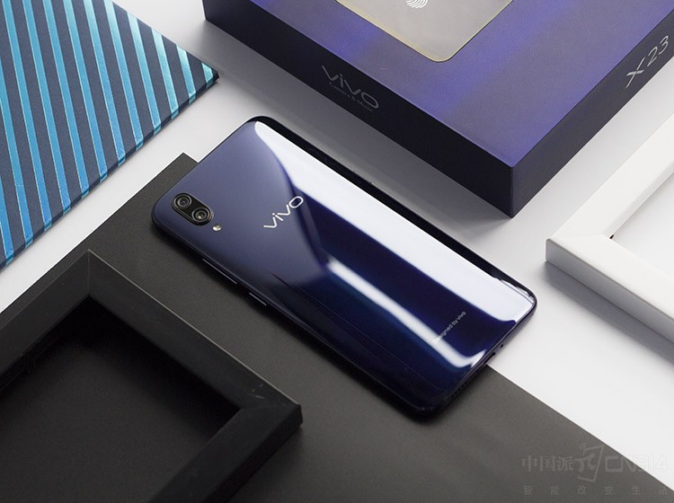 vivo X23�ı������������㣬��Ӳ����ˡ���ǿ��Ĥ���������ڲ�Ʒɫ����ֽ���ϼ���һ������ͼ�㣬���������ӡ���ڶ��70΢�ס���10΢�׵������ߣ������Ź��ߵı任������һ����3D��Ӱ�����ơ�