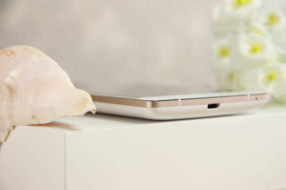 �ײ�ΪUSB���ݽӿڡ�