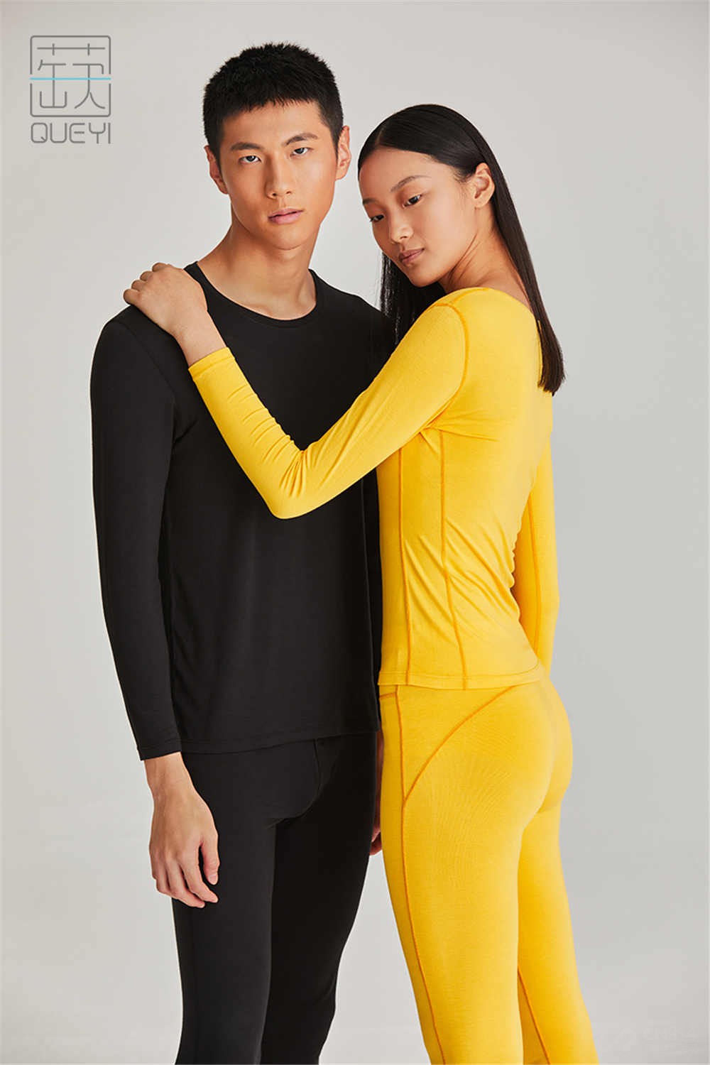 ����ɫ��Warm+������ů�¸���������һ�ɳ����·磬��������ͨ����ɫ�Ž�ƺ�ˮ��ɫ���ϵ͵�Բ���������������©����������Ⱥ�ڶ���ıر�������Ʒ��ͬʱ����Ҳ�ṩ�˽�Ϊ����Ļ�ɫ����ɫ�Լ���ɫ�ȶ�����ɫѡ�����㲻ͬ���䡢��ͬ����������Ⱥѡ��